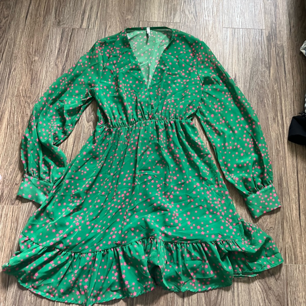 Green v neck dress with pink stars